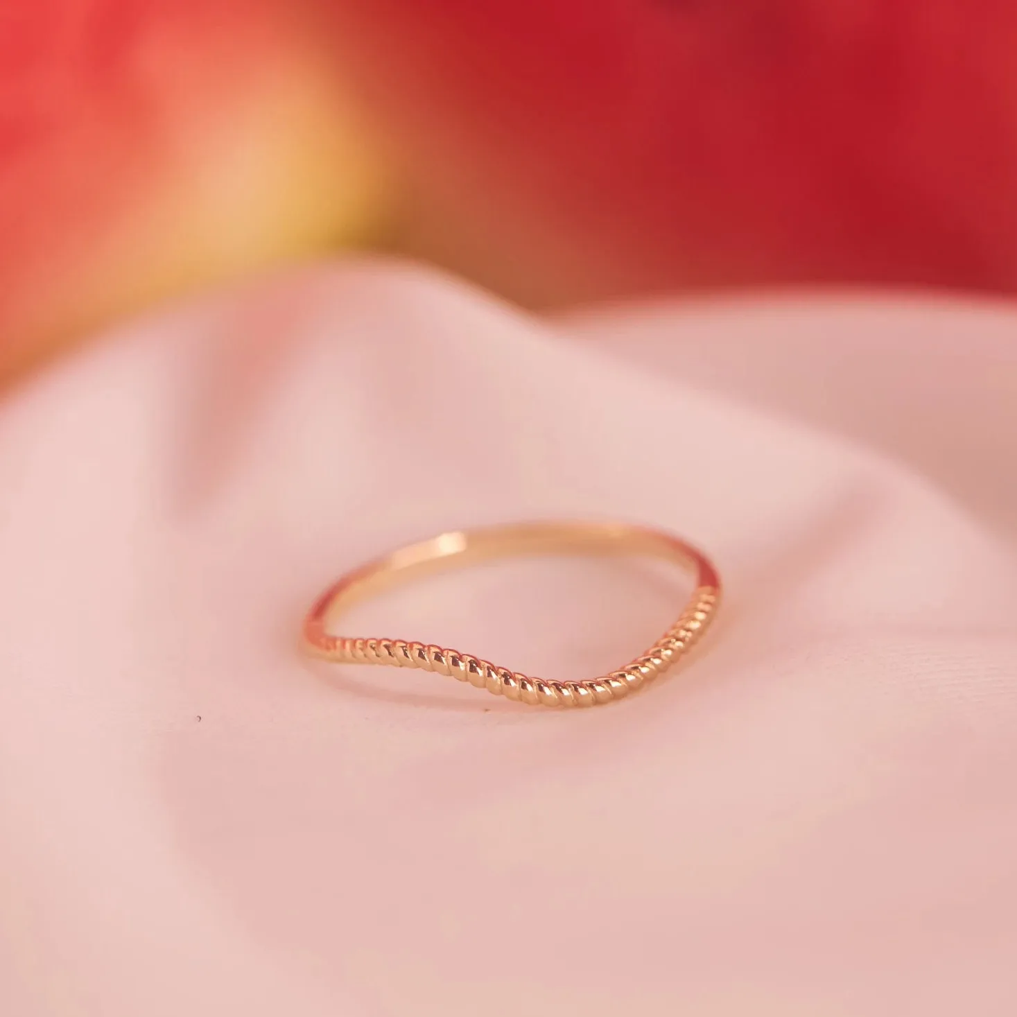 10k Solid Gold Twisted Wave Ring