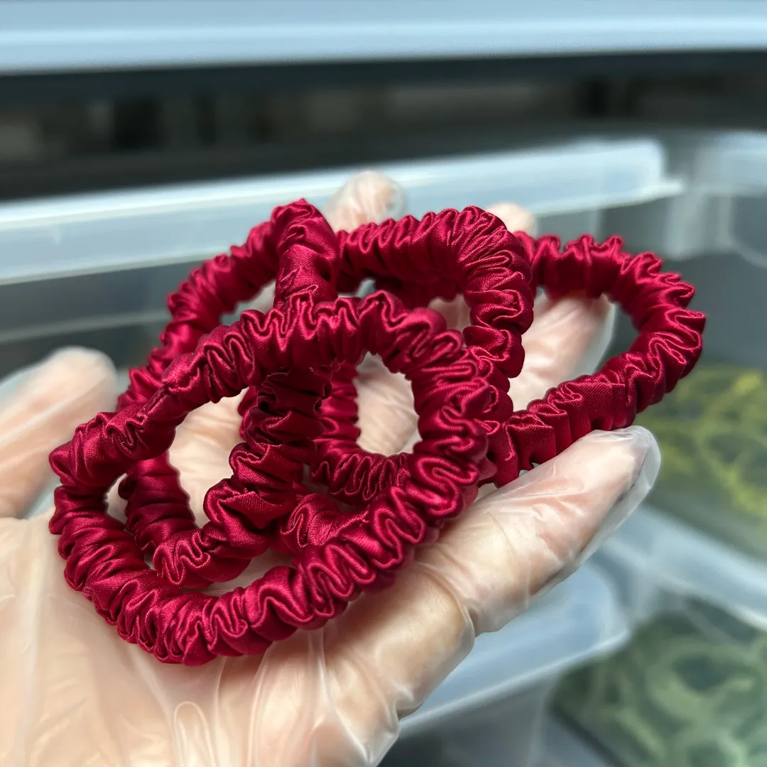 Carmine silk scrunchie mini