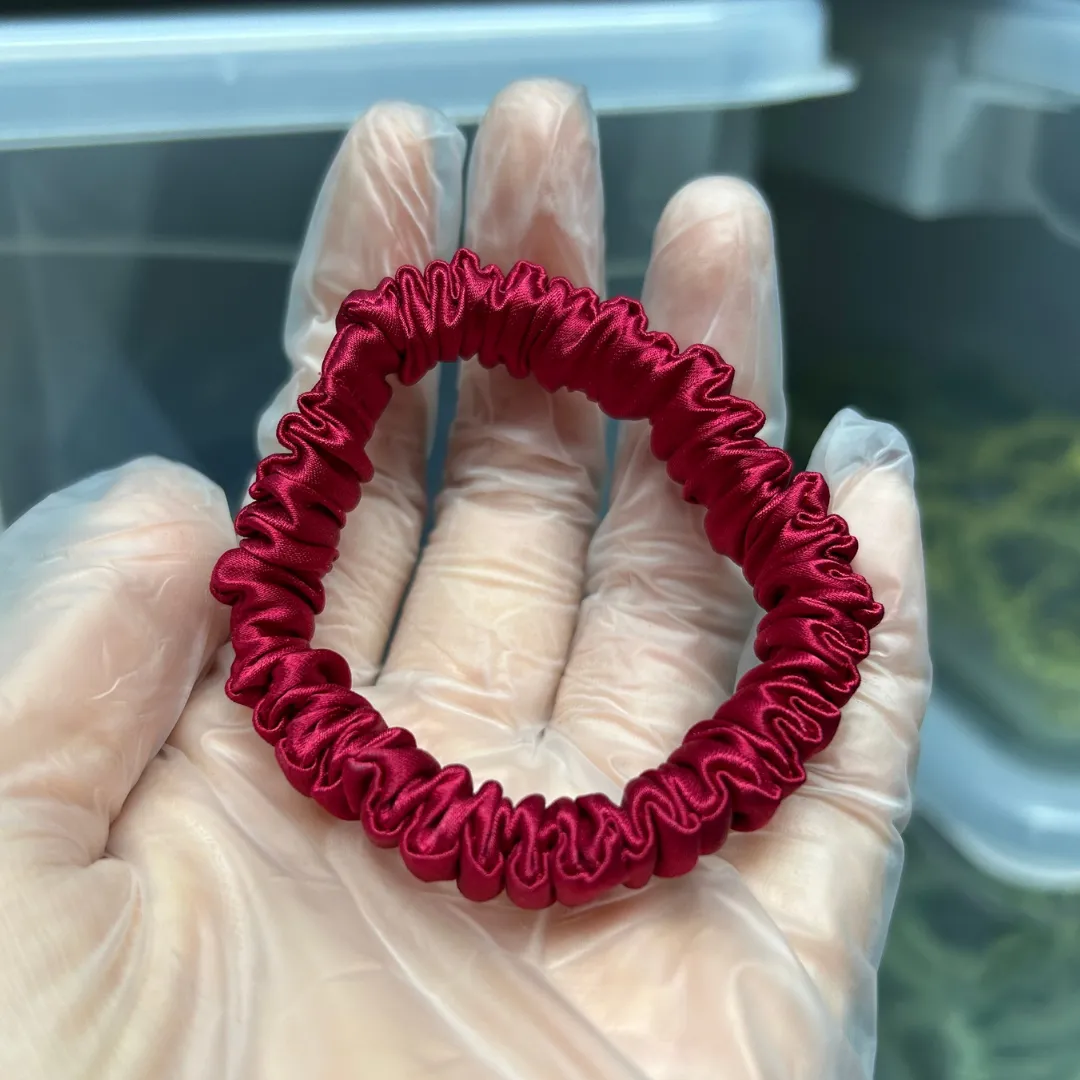 Carmine silk scrunchie mini