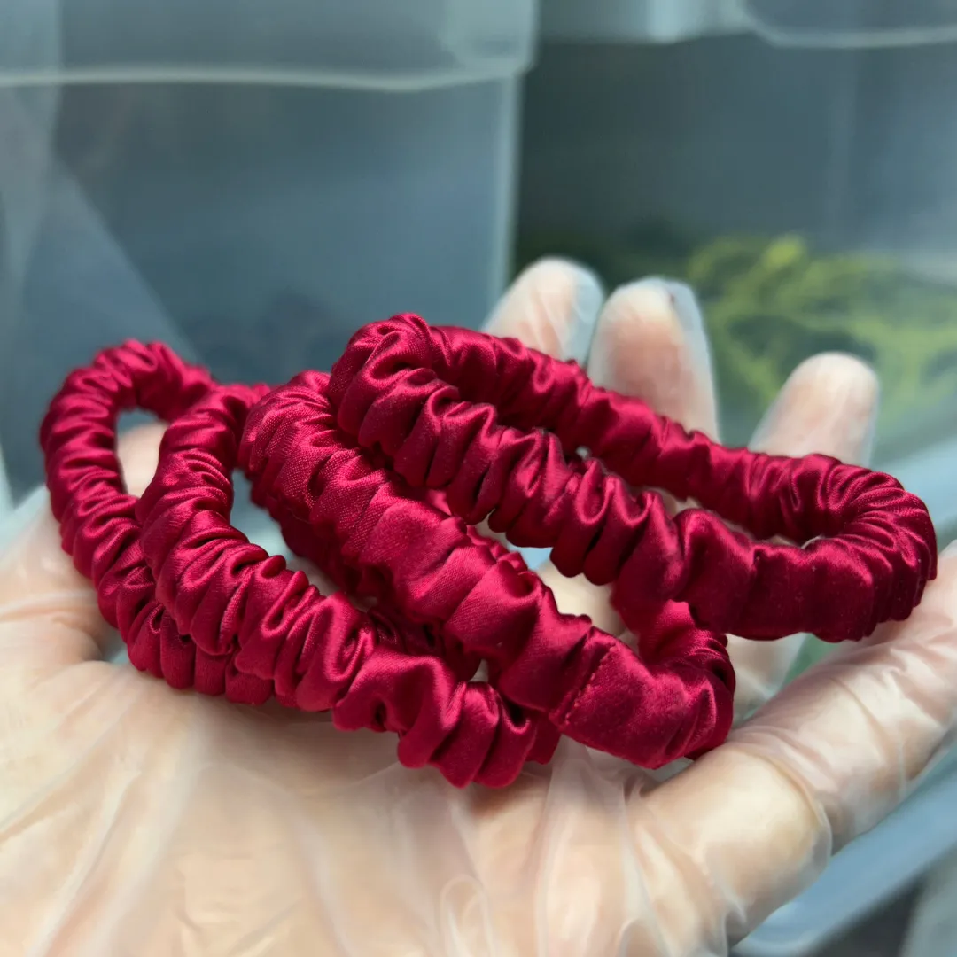Carmine silk scrunchie mini