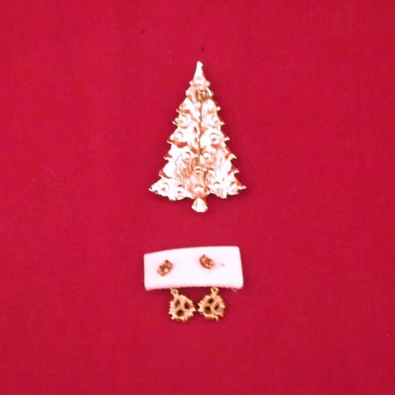 Christmas Brooch and Wreath Earring