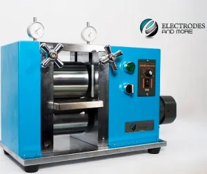 Compact horizontal rolling press calendaring machine