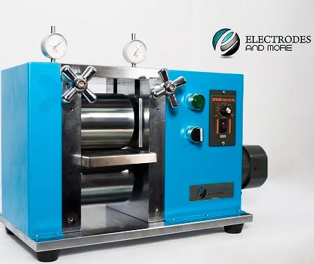 Compact horizontal rolling press calendaring machine