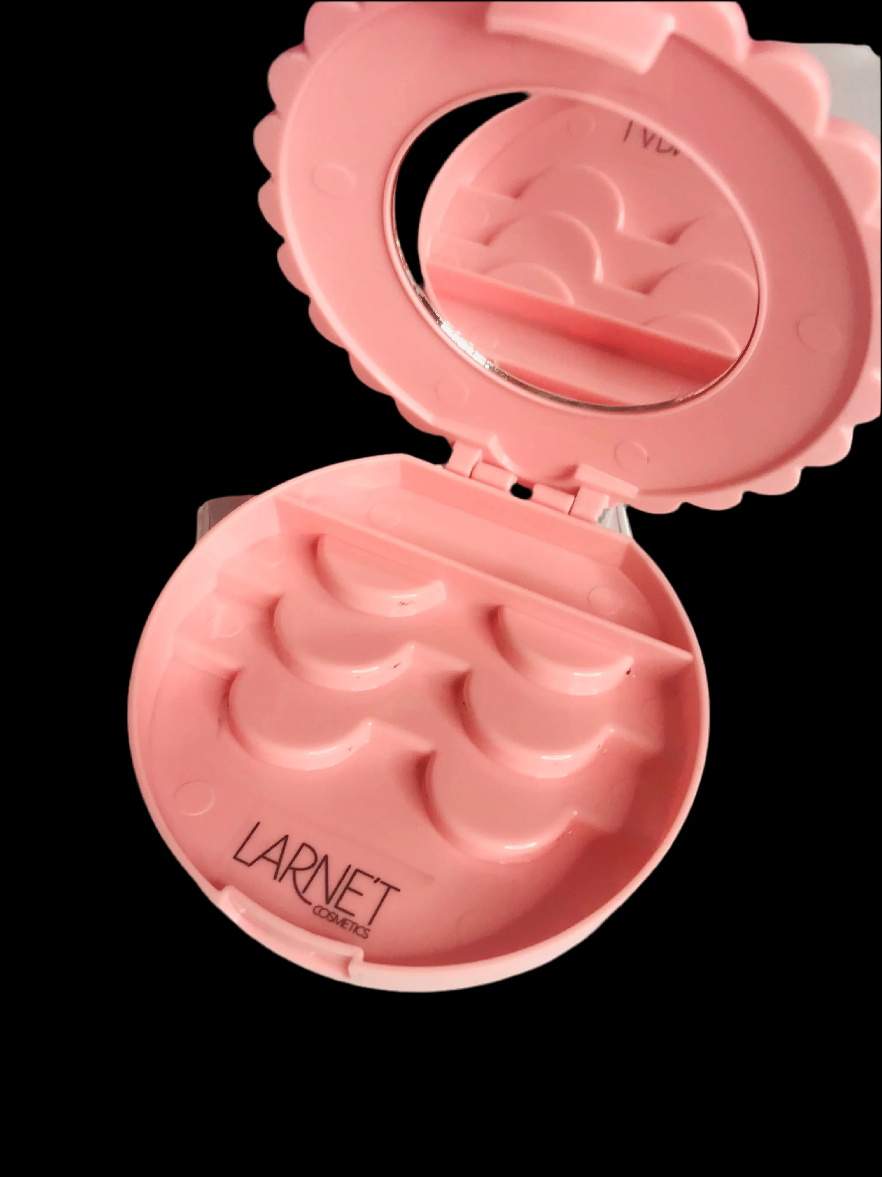 CUTE -N- SASSY LASH COMPACT