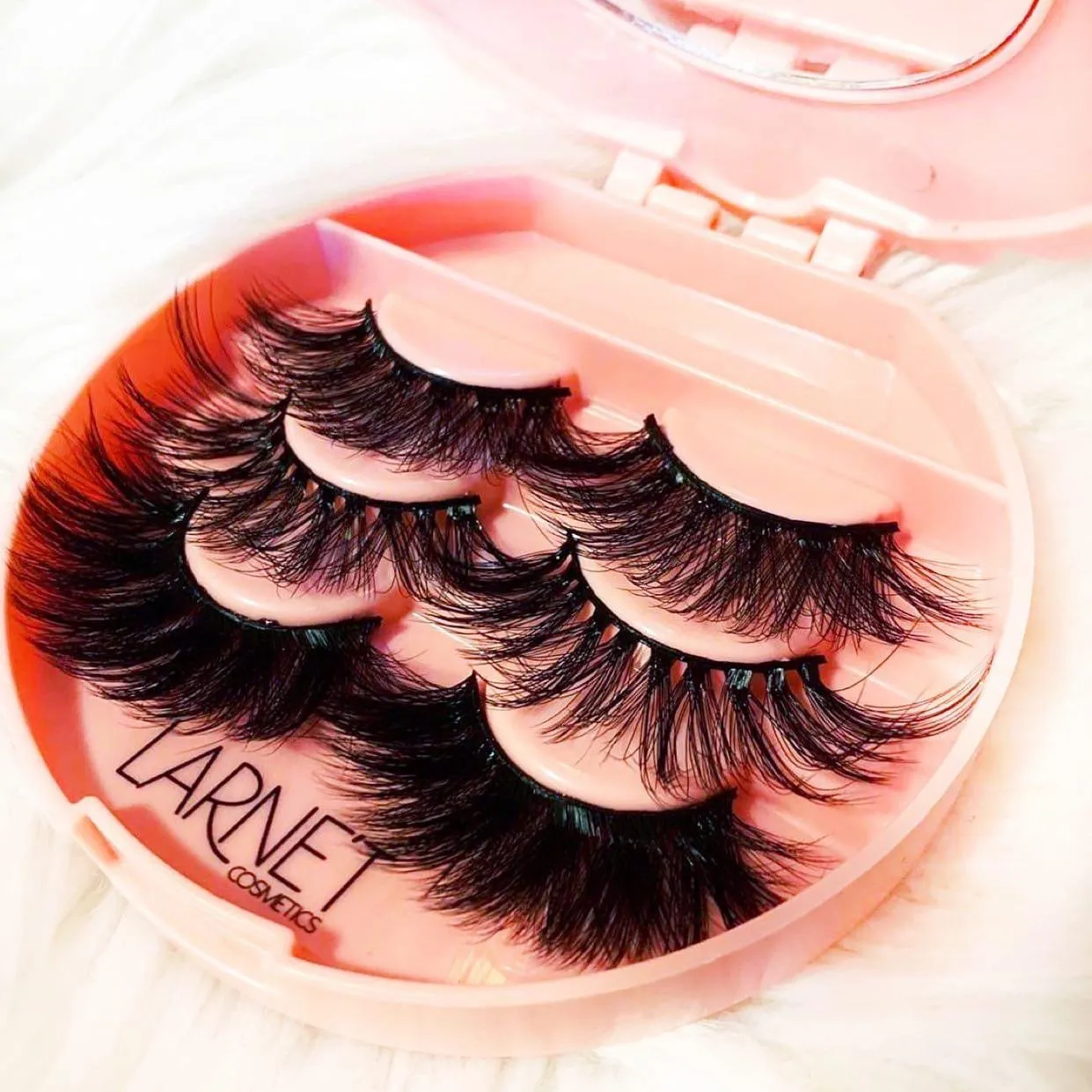 CUTE -N- SASSY LASH COMPACT