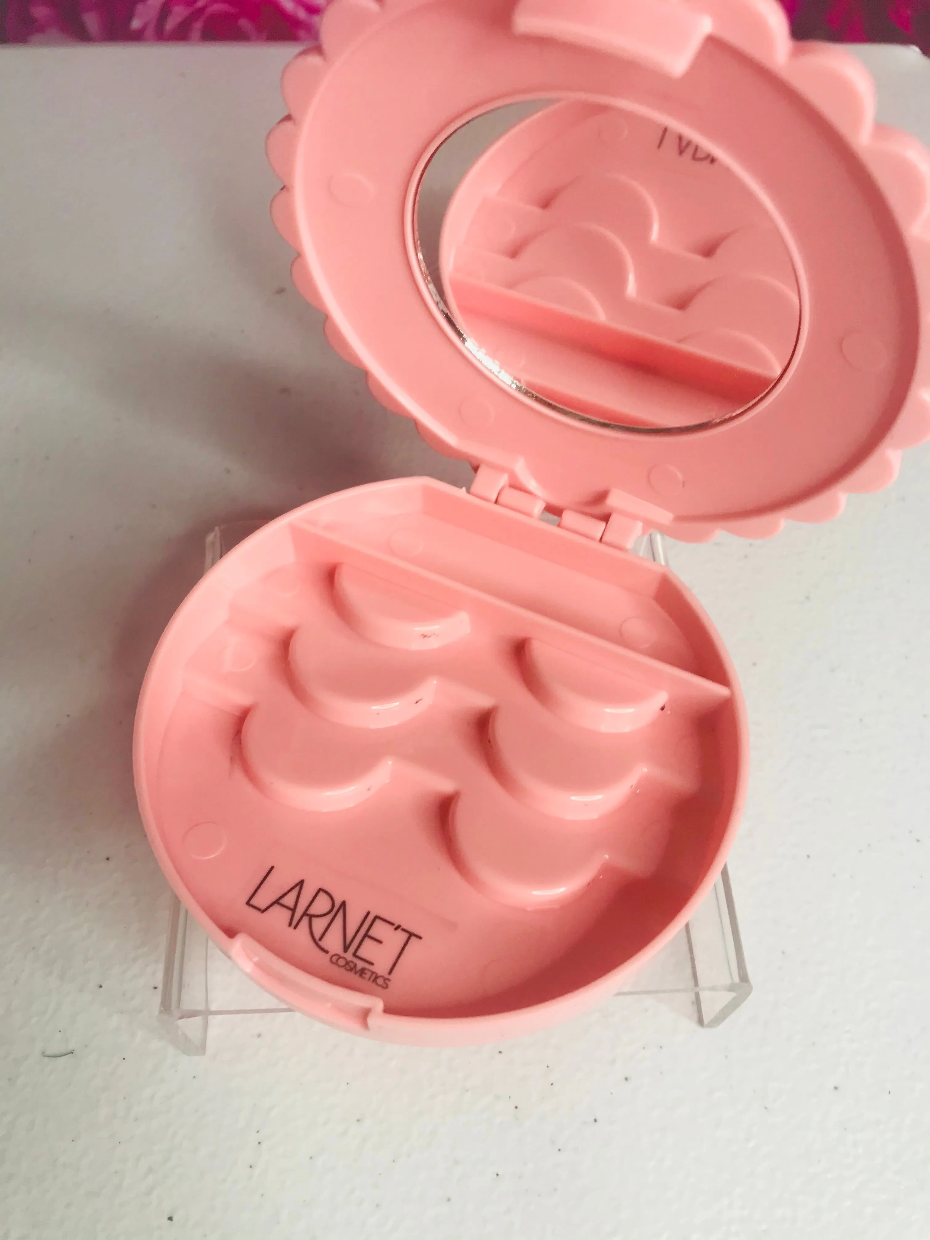 CUTE -N- SASSY LASH COMPACT