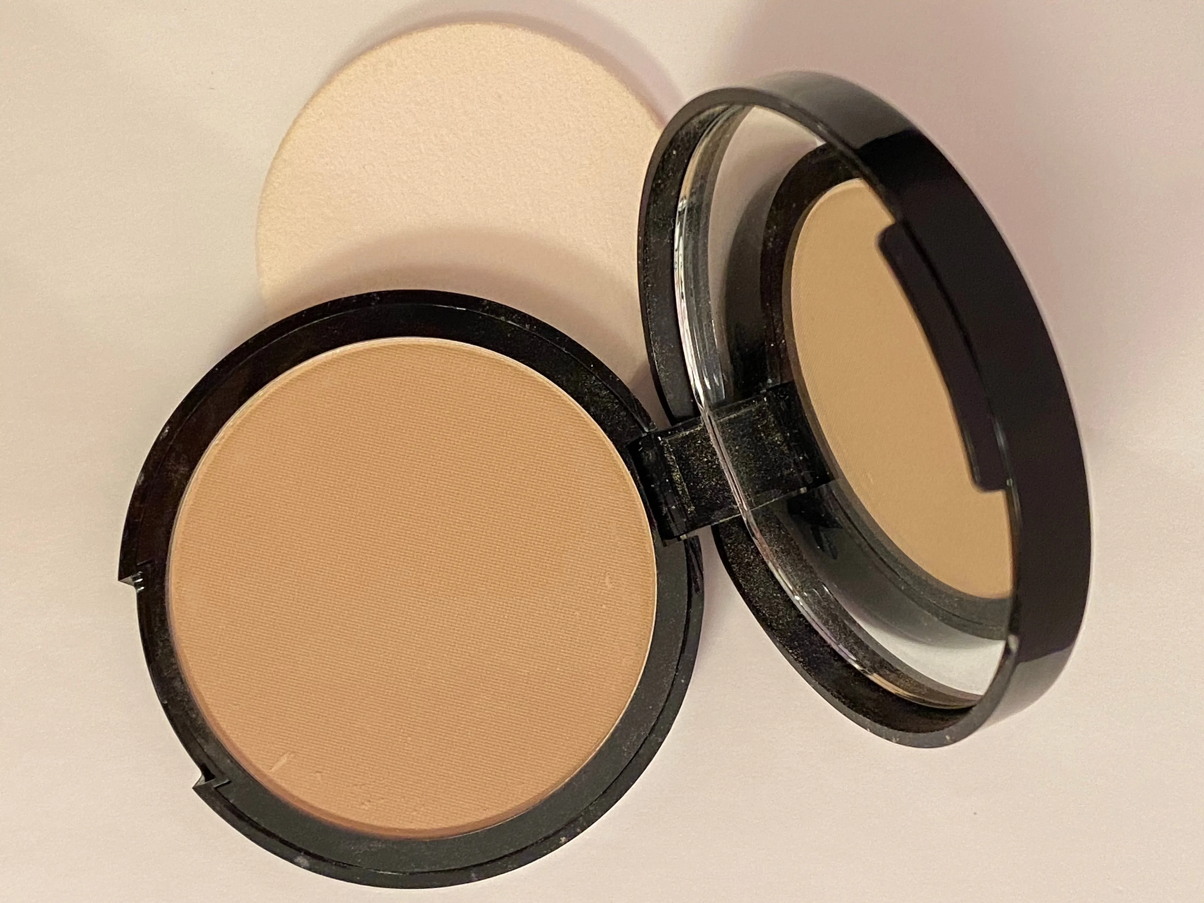 Dual-Activ Powder Foundation in Light Beige