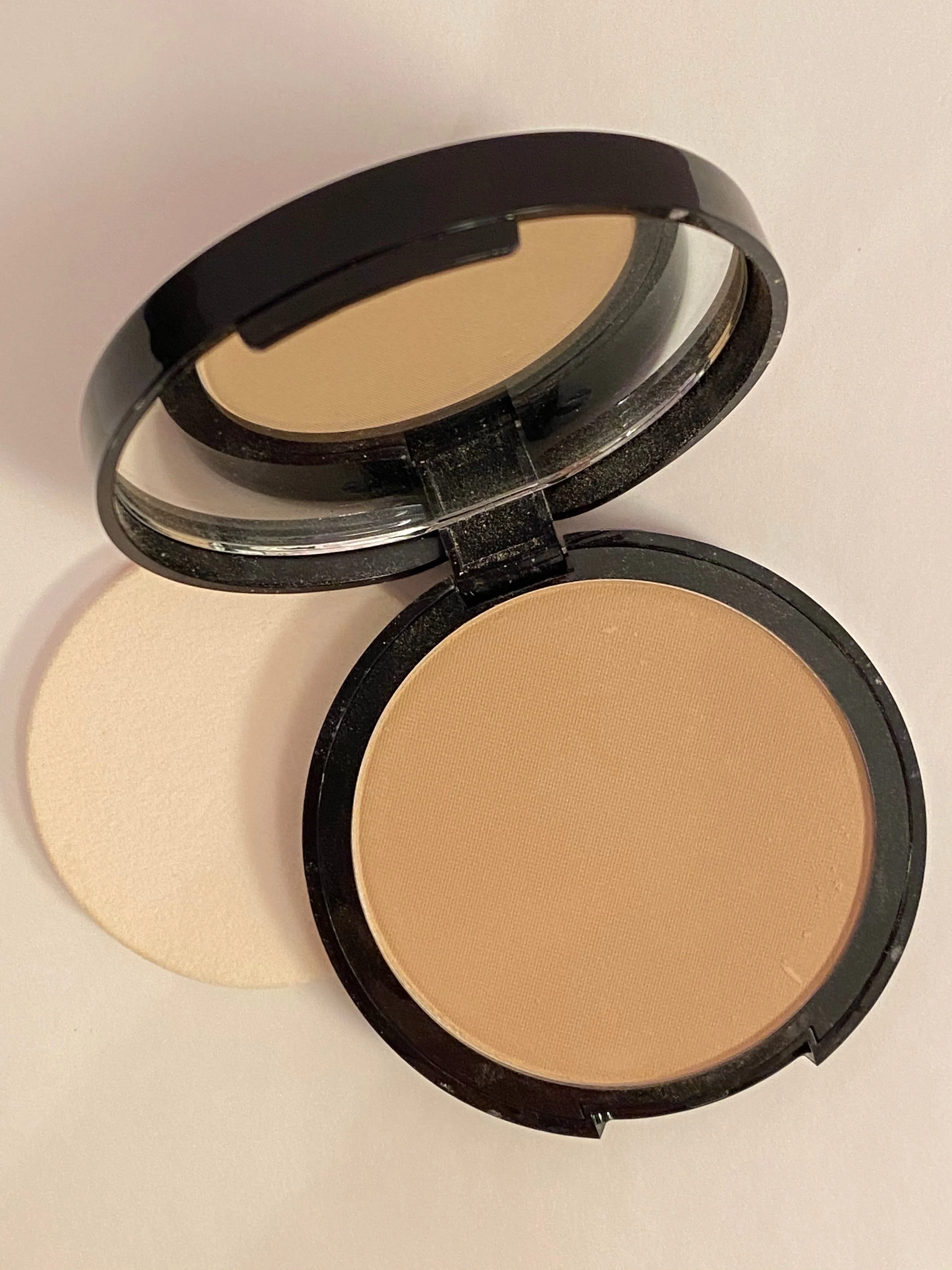 Dual-Activ Powder Foundation in Light Beige