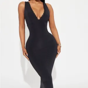 Elegant Black Maxi Dress