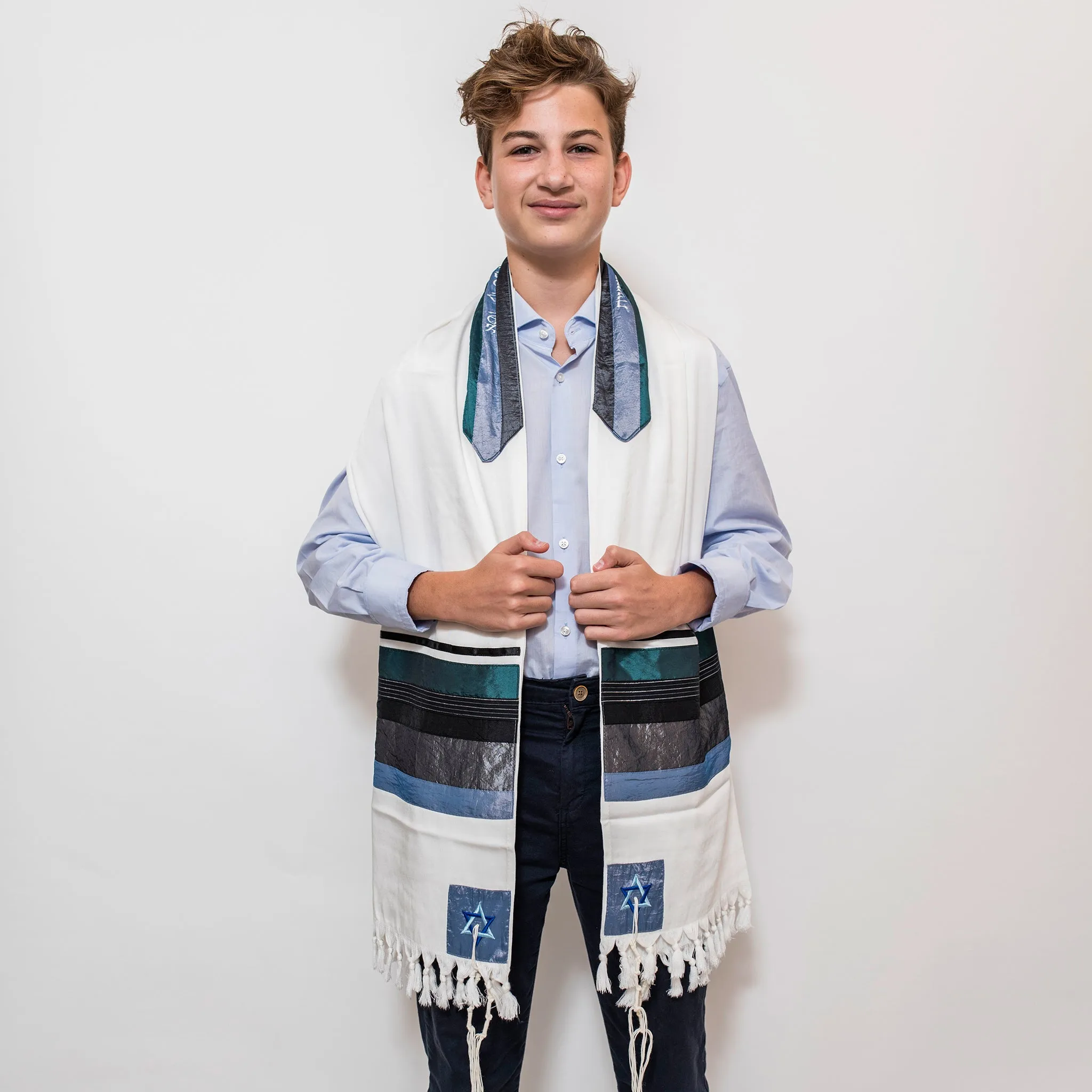 Elegant Gabrieli tallit - Turquoise on White