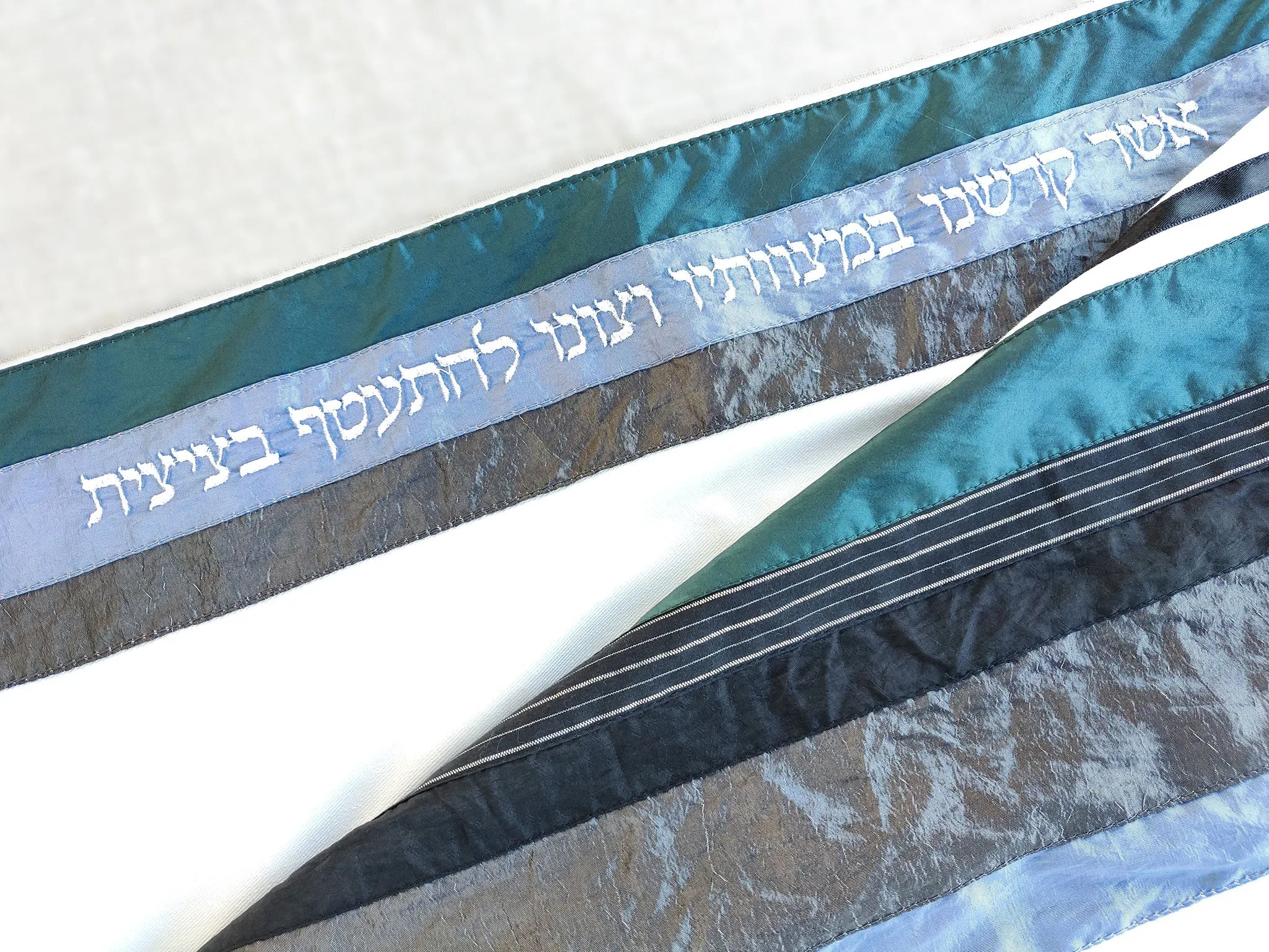 Elegant Gabrieli tallit - Turquoise on White
