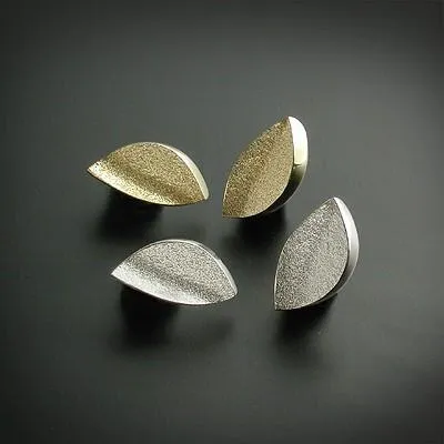 Elegant stud earrings