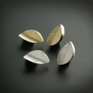 Elegant stud earrings