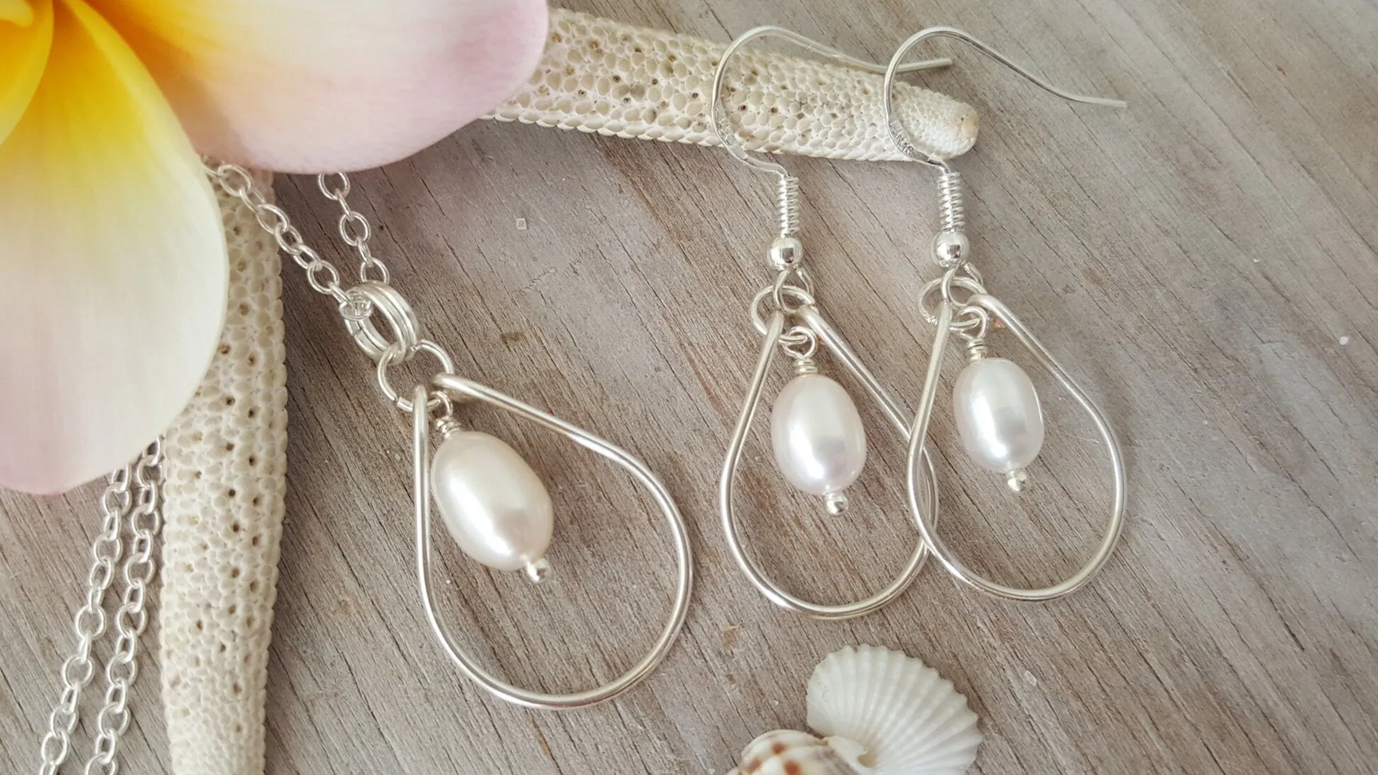 Hawaiian Jewelry Set For Women, Wire Loop Natural Rice Pearl Necklace Pearl Earrings Set Unique Beach Jewelry Birthday Gift(June Birthstone)