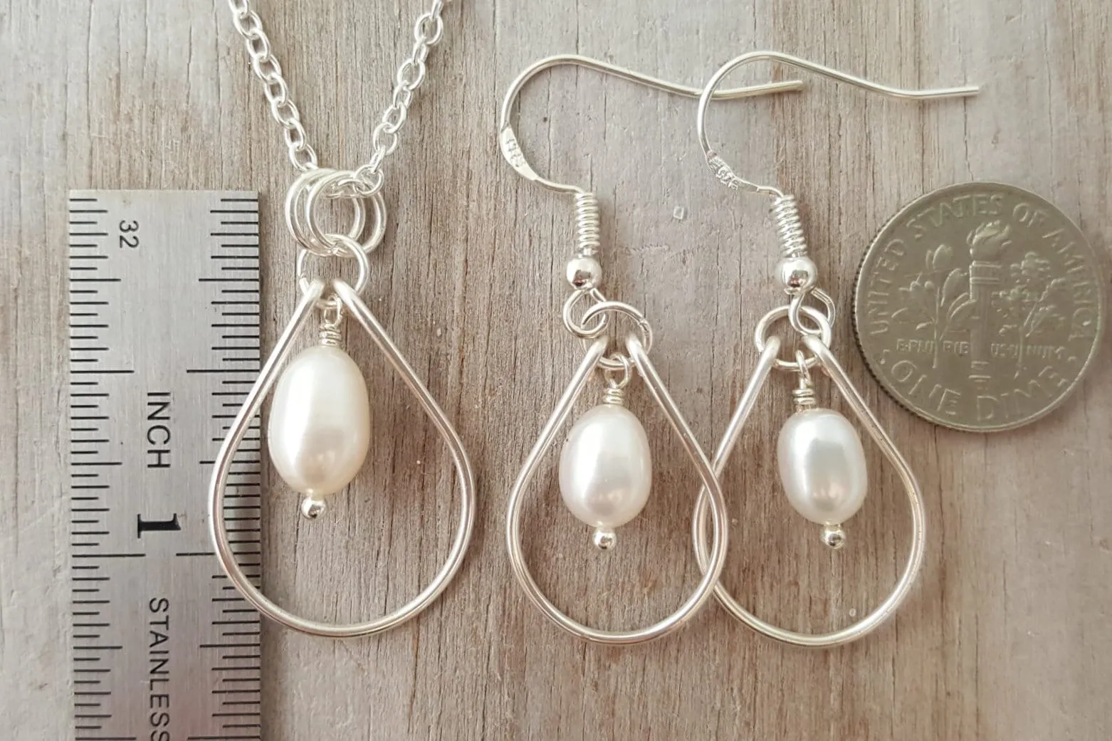 Hawaiian Jewelry Set For Women, Wire Loop Natural Rice Pearl Necklace Pearl Earrings Set Unique Beach Jewelry Birthday Gift(June Birthstone)