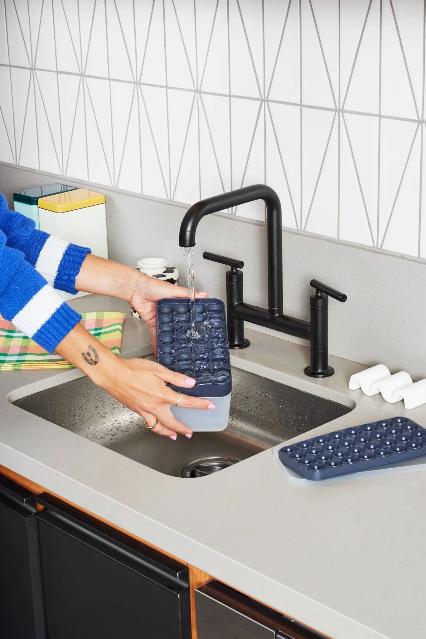 Ice Ball Box - Silicone Ice Tray & Ice Storage
