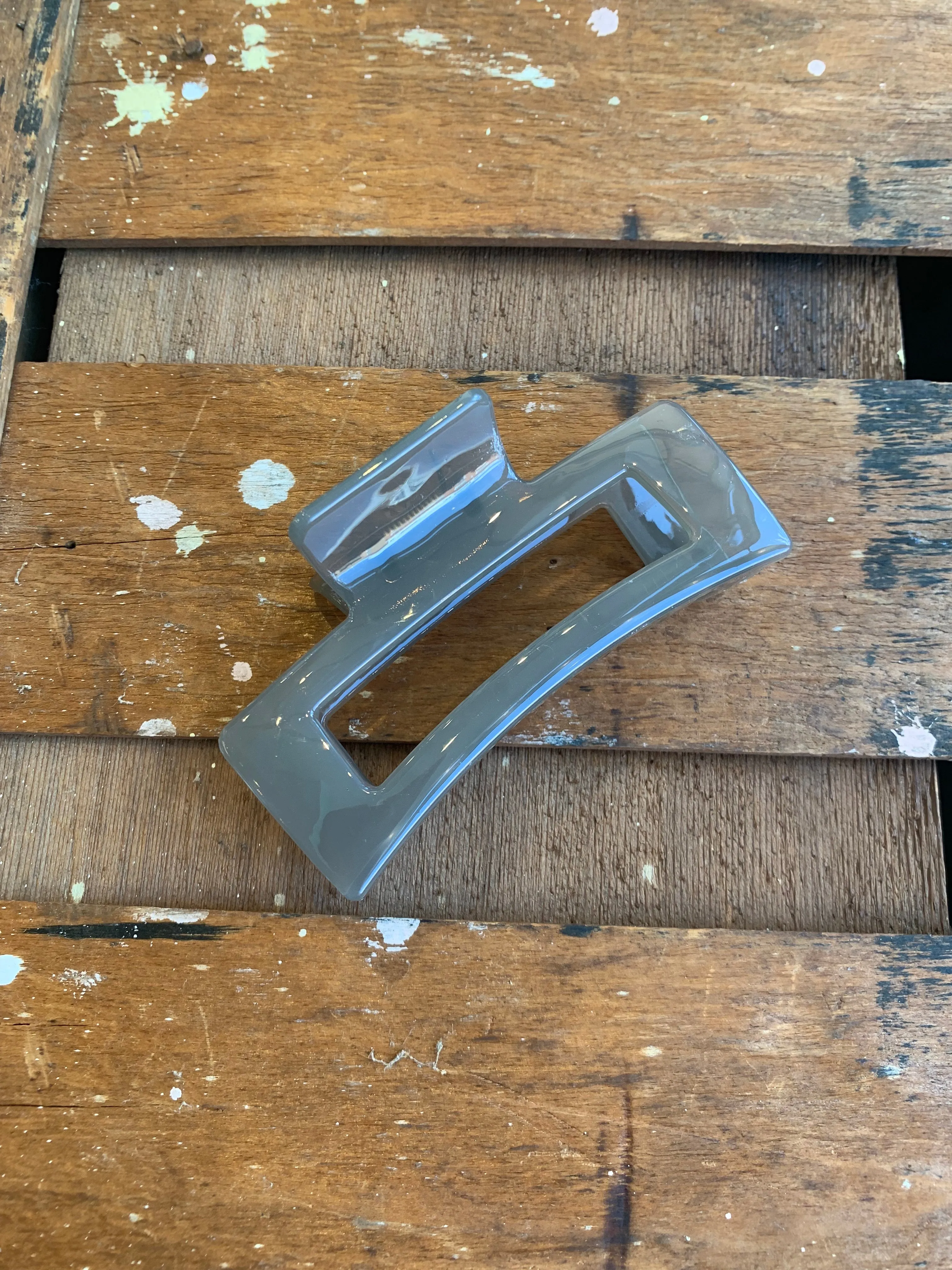 June Glassy Hair Claw