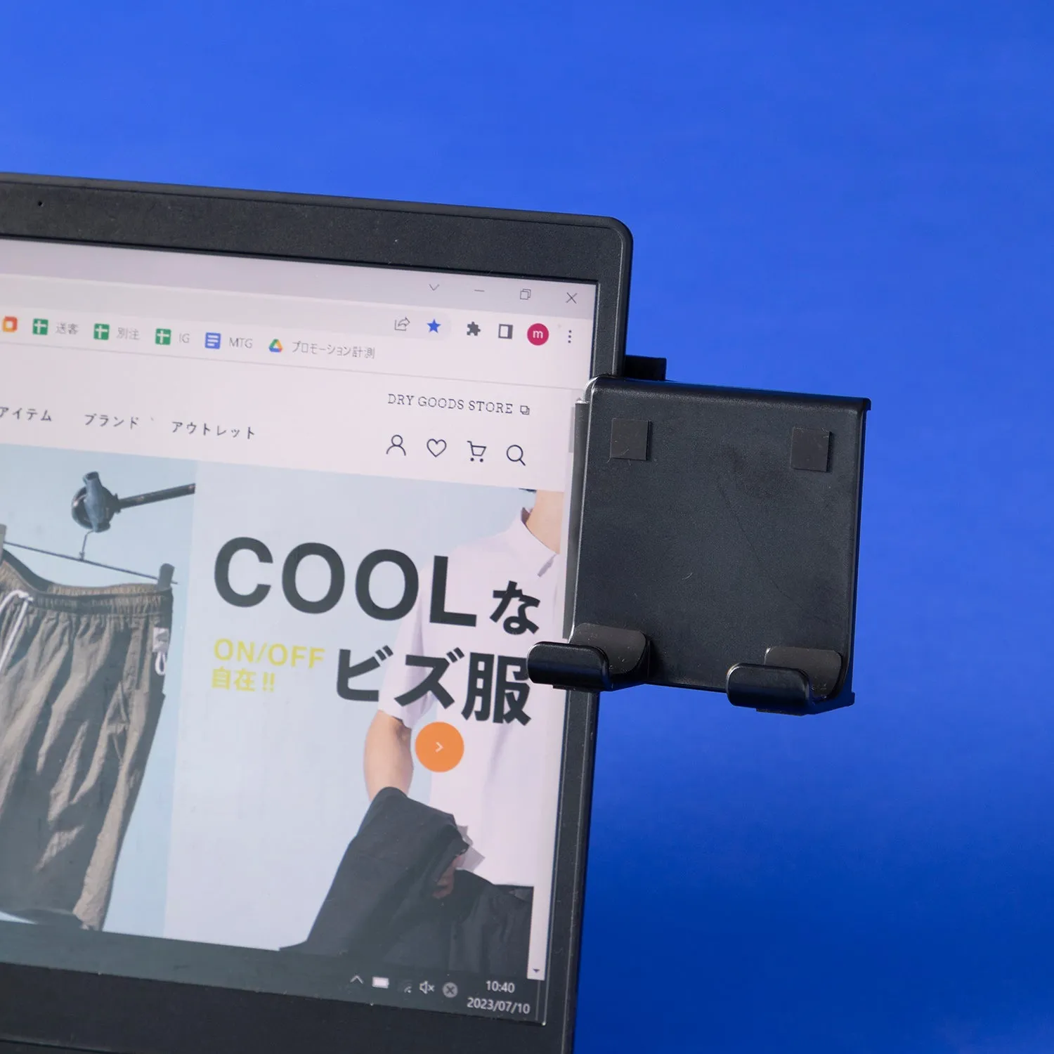 KIKKERLAND | キッカーランド　COMPUTER CLIP-ON PHONE STAND