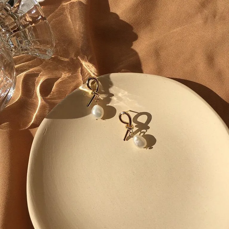 Knot Pearl Earrings
