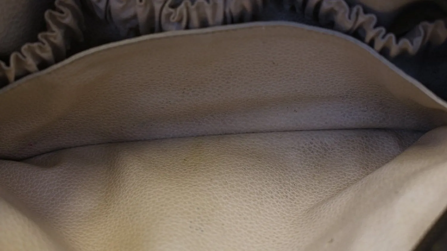 LOUIS VUITTON Monogram Canvas Trousse Toilette 28 Clutch