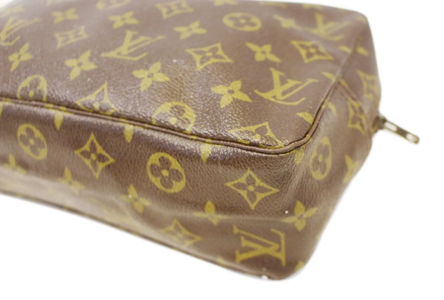 LOUIS VUITTON Monogram Canvas Trousse Toilette 28 Clutch