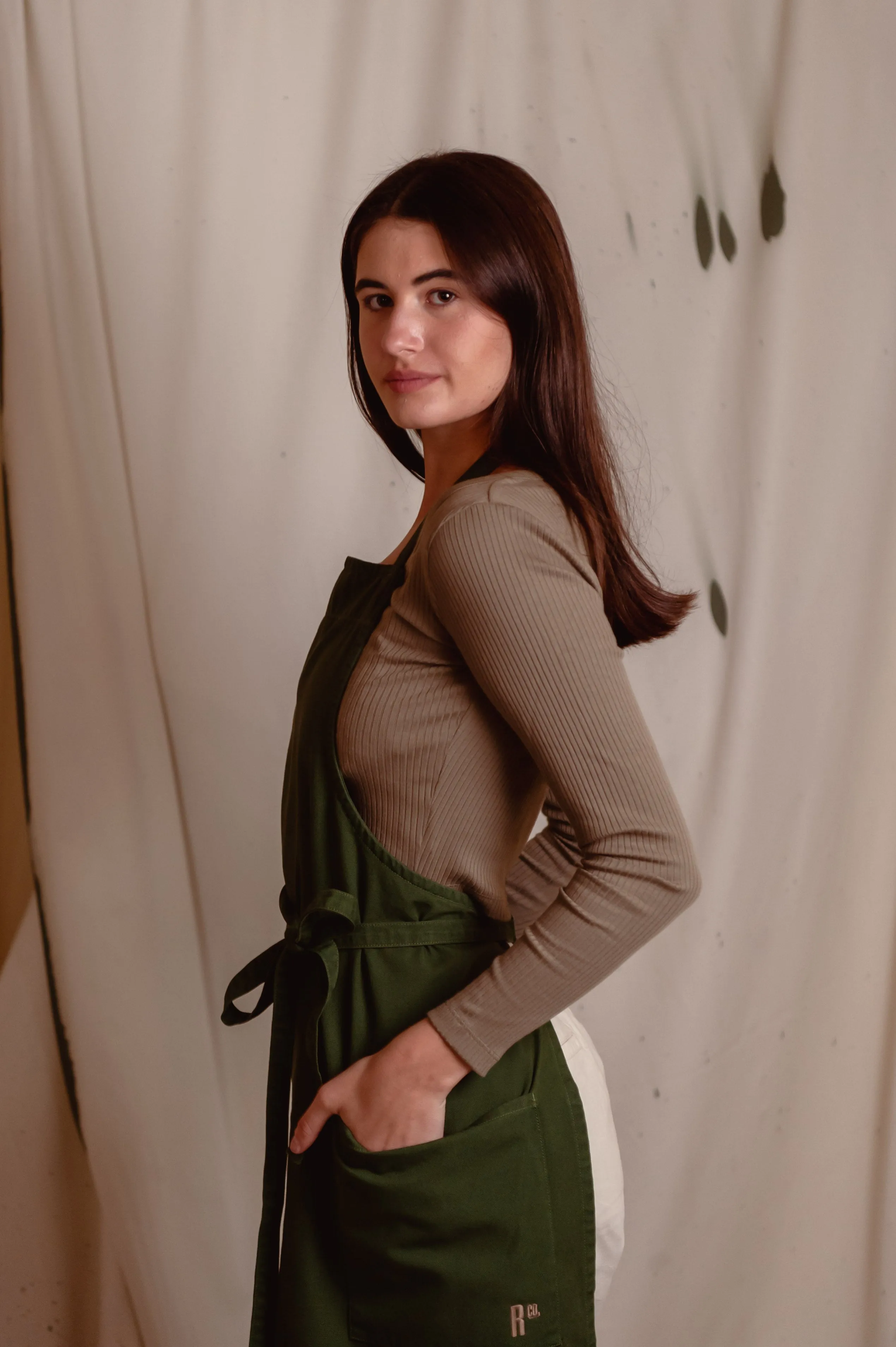 Lyon Bib Apron ⏤ Ponderosa Green