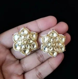 Minnie Pachi Kundan Studs With Gold Plating HA70