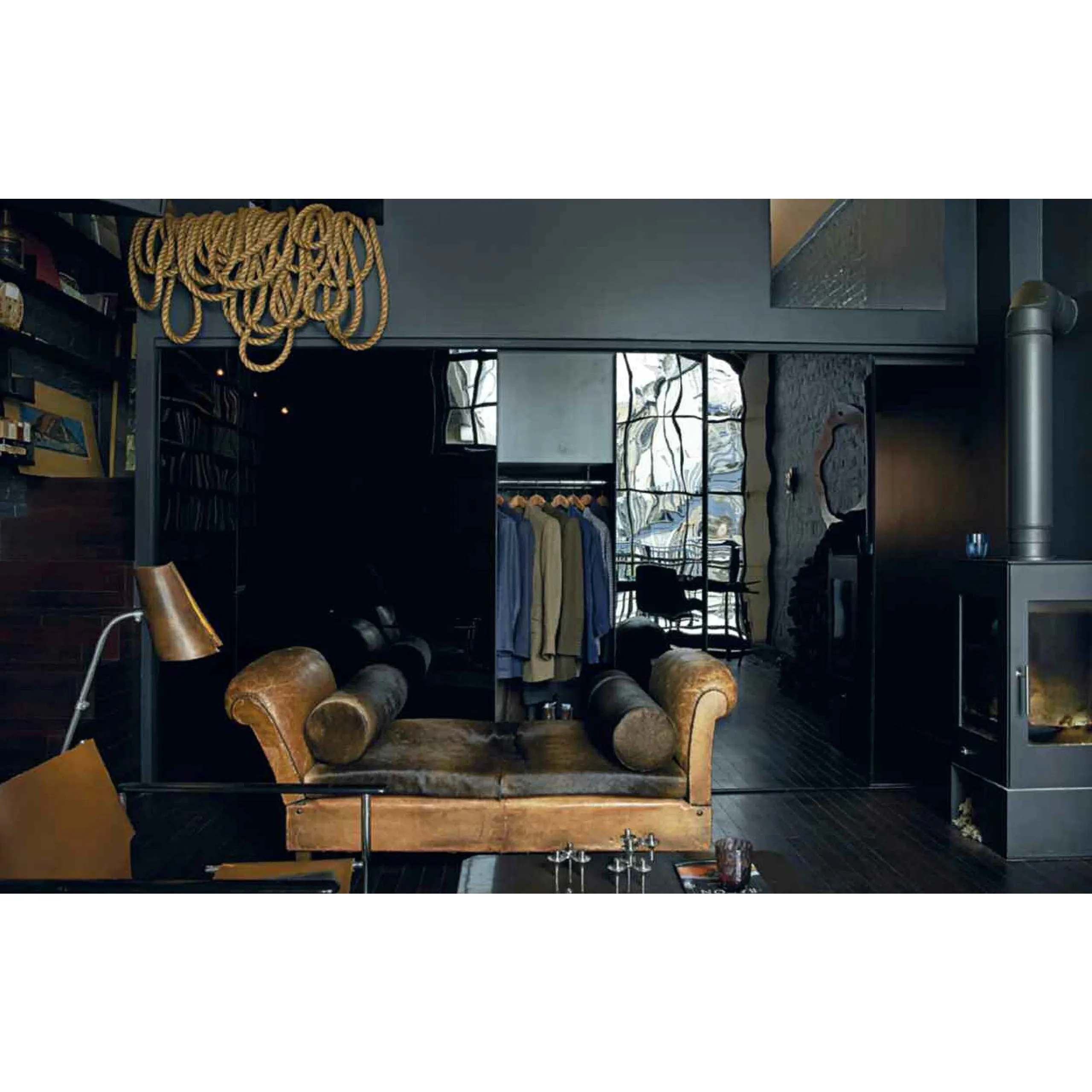 Monochrome Home - Elegant interiors in black and white