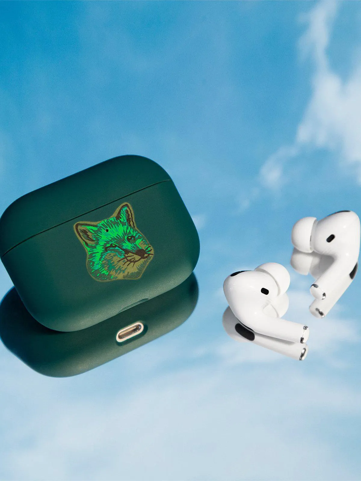 Native Union x Maison Kitsune Cool-Tone Fox Head AirPods Pro Case Green