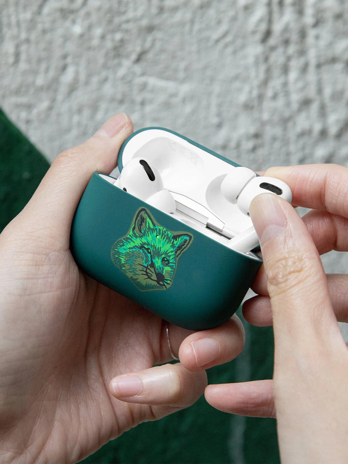 Native Union x Maison Kitsune Cool-Tone Fox Head AirPods Pro Case Green