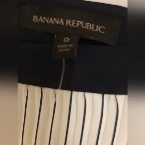 NWT) BANANA REPUBLIC Stripe pleated midi skirt White &amp; Black size 0