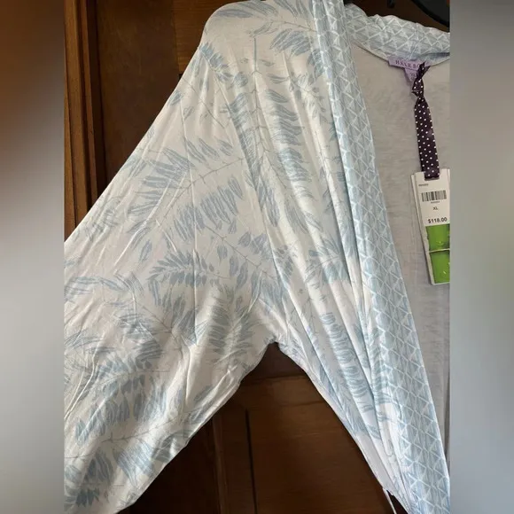 NWT Hale Bob Mid Length Robe in Blue Leaf Pattern 🩵