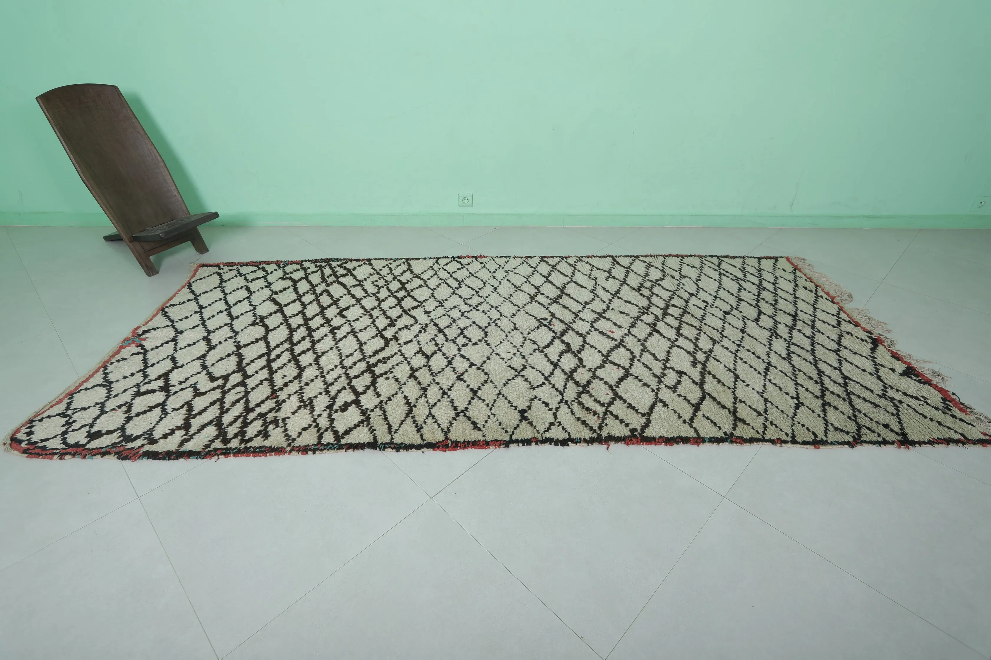 Runner Moroccan Rug 4.3 X 10.3 FT – Elegant Handwoven Design