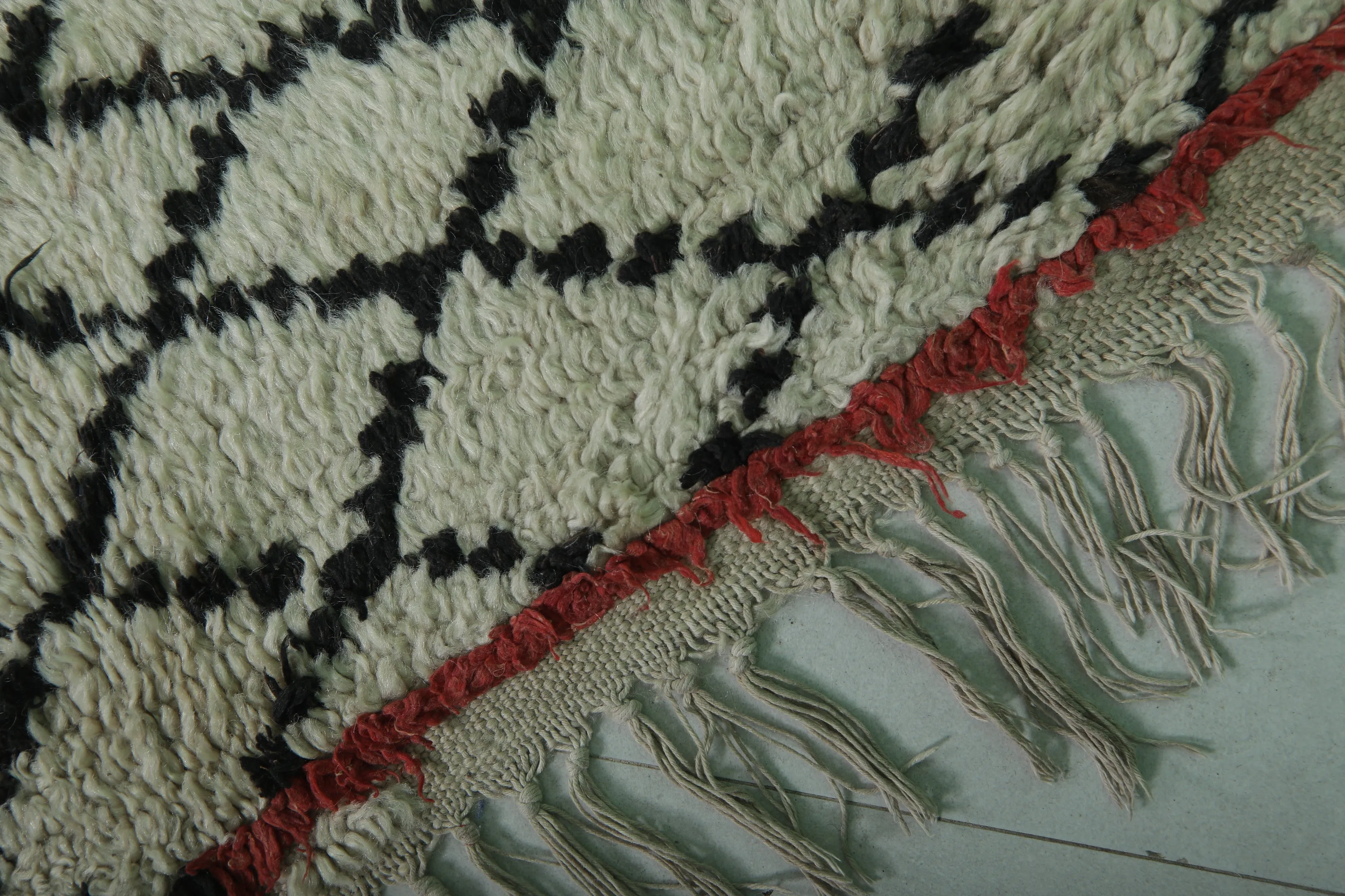 Runner Moroccan Rug 4.3 X 10.3 FT – Elegant Handwoven Design