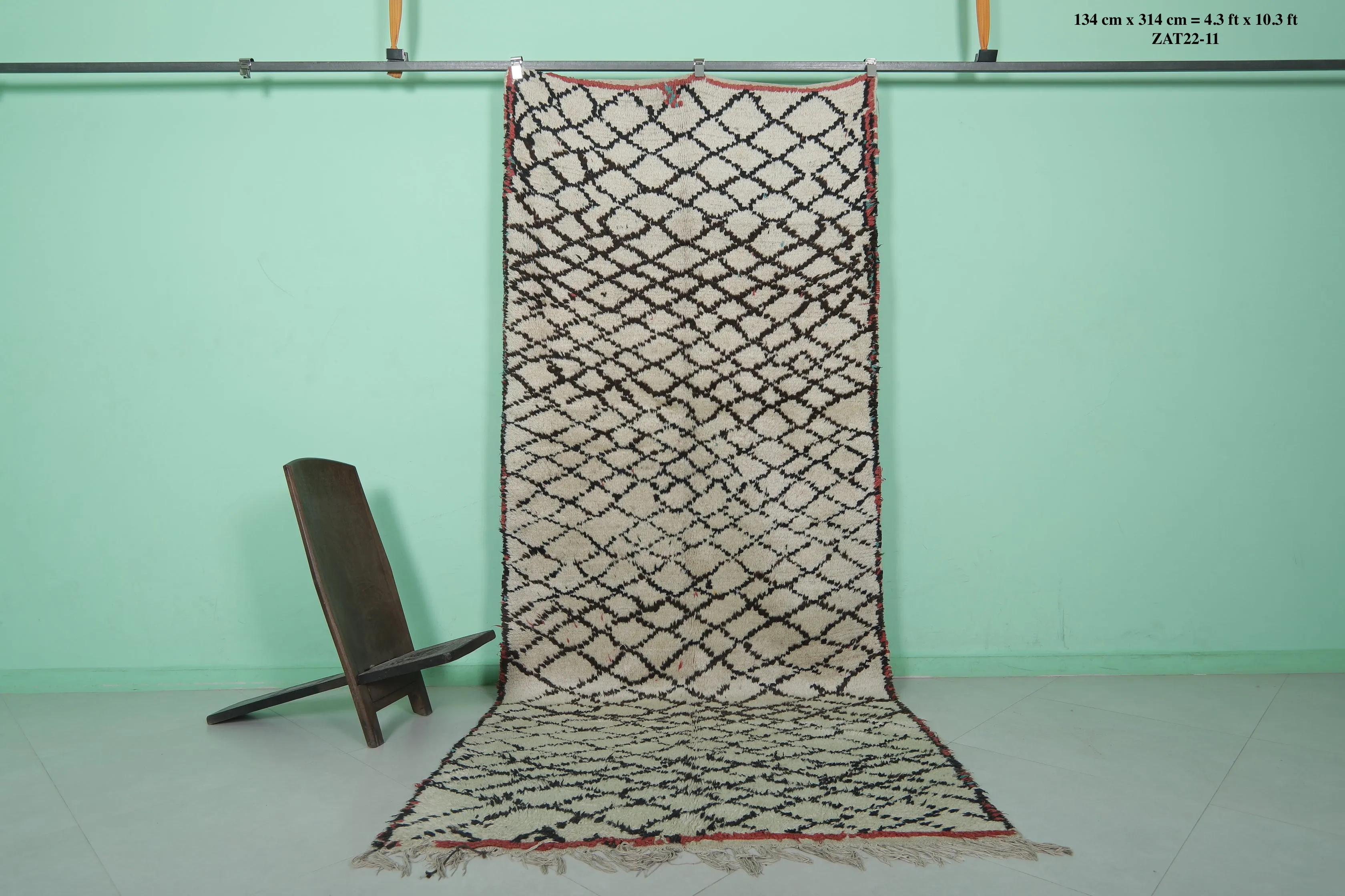 Runner Moroccan Rug 4.3 X 10.3 FT – Elegant Handwoven Design
