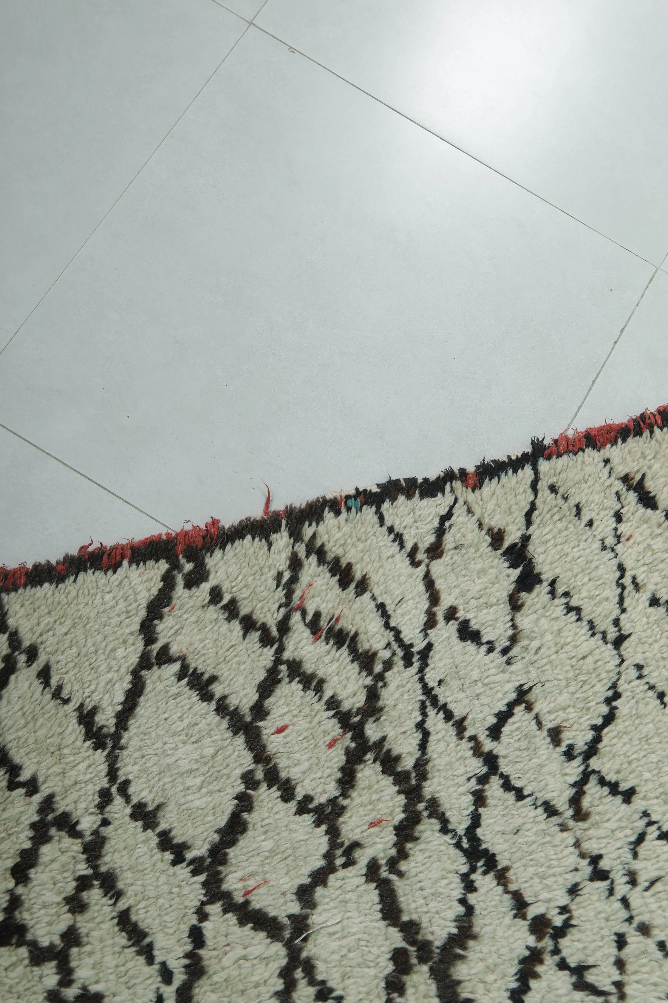 Runner Moroccan Rug 4.3 X 10.3 FT – Elegant Handwoven Design