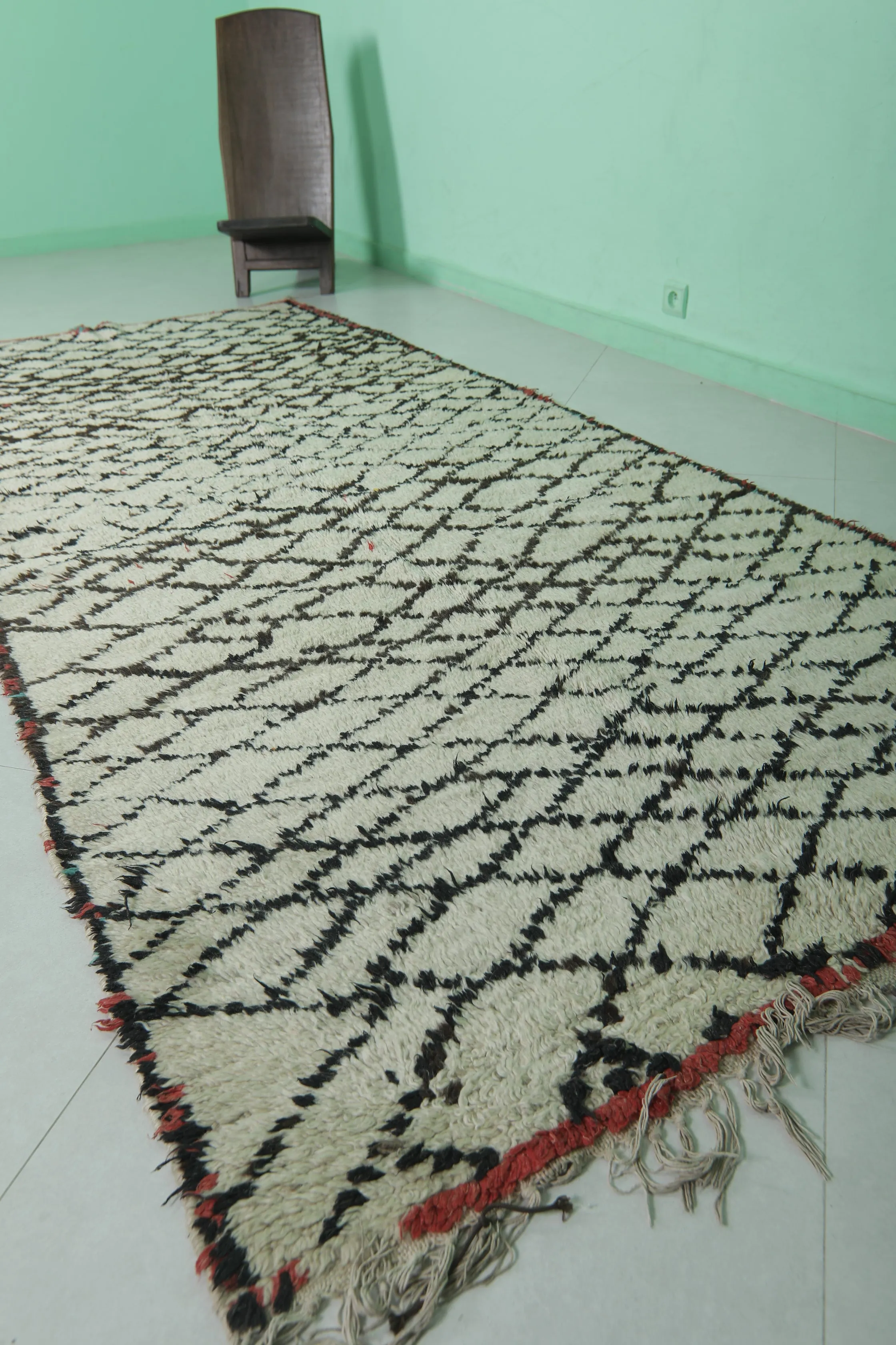 Runner Moroccan Rug 4.3 X 10.3 FT – Elegant Handwoven Design