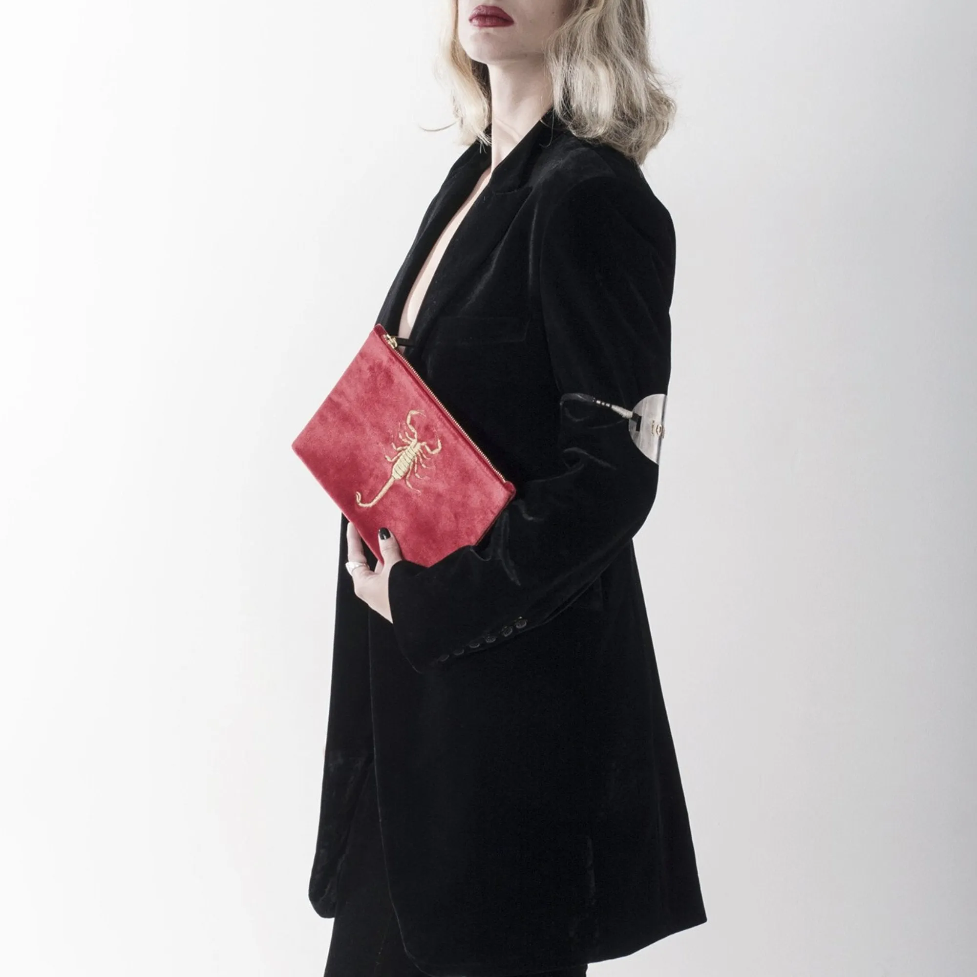 SCORPION EMBROIDERED VELVET CLUTCH BAG(RED)