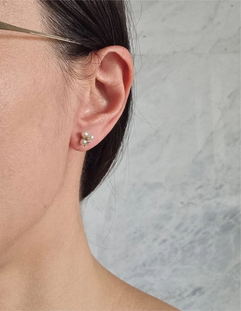 to be | Antique French 18K gold shamrock diamond earrings