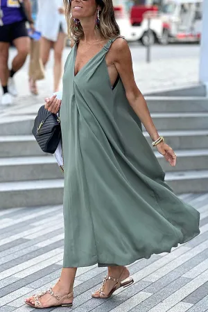 V-neck sleeveless dress with suspenders