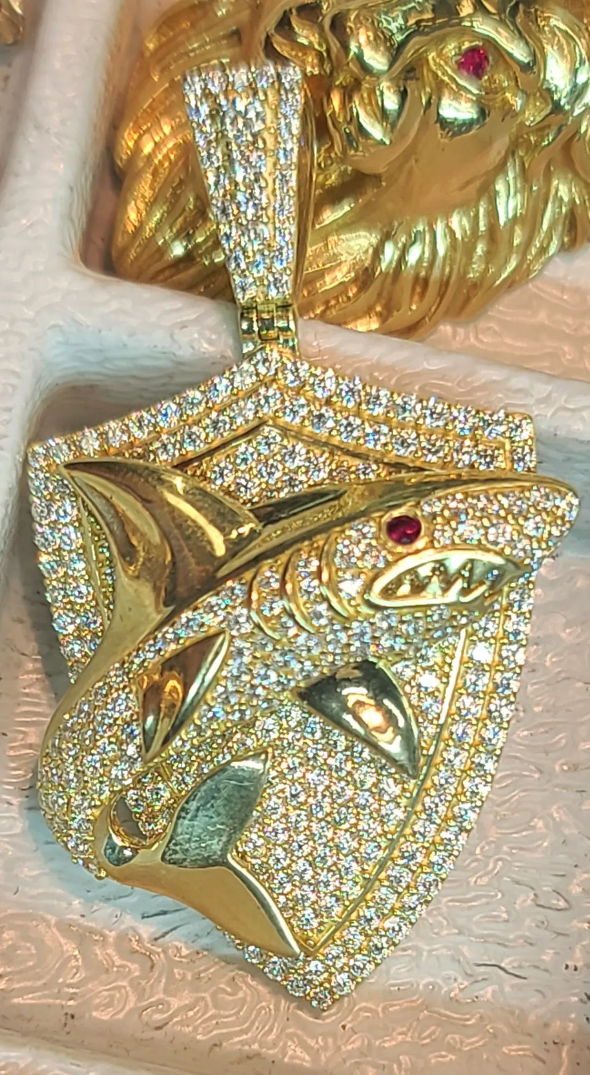 Yellow gold shark pendant with Czs